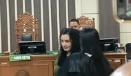 Bupati Pekalongan Non Aktif Fadia Arafiq Minta Izin Hakim Berobat Saraf Kejepit