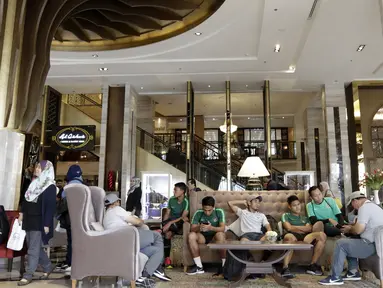 Pemain Timnas Indonesia saat berada di Hotel Al Meroz, Bangkok, Kamis, (15/11). Hotel bernuansa Islami itu menjadi tempat penginapan Indonesia jelang laga Piala AFF 2018 melawan Thailand. (Bola.com/M. Iqbal Ichsan)