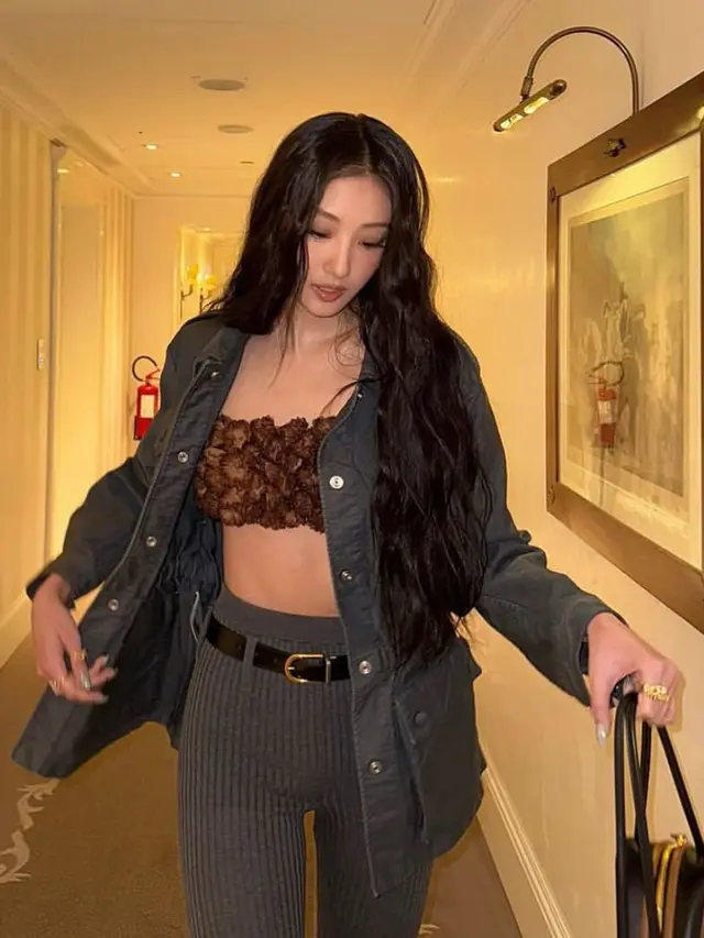 Mix and Match Gaya Old Money ala Gawon Meovv (Instagram/@gawonfeeds)