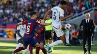 Hasil ini menandai kekalahan pertama Barcelona di LaLiga musim ini. Pasukan Xavi Hernandez pun tertahan di peringkat tiga dengan perolehan 24 angka. (AP Photo/Joan Monfort)