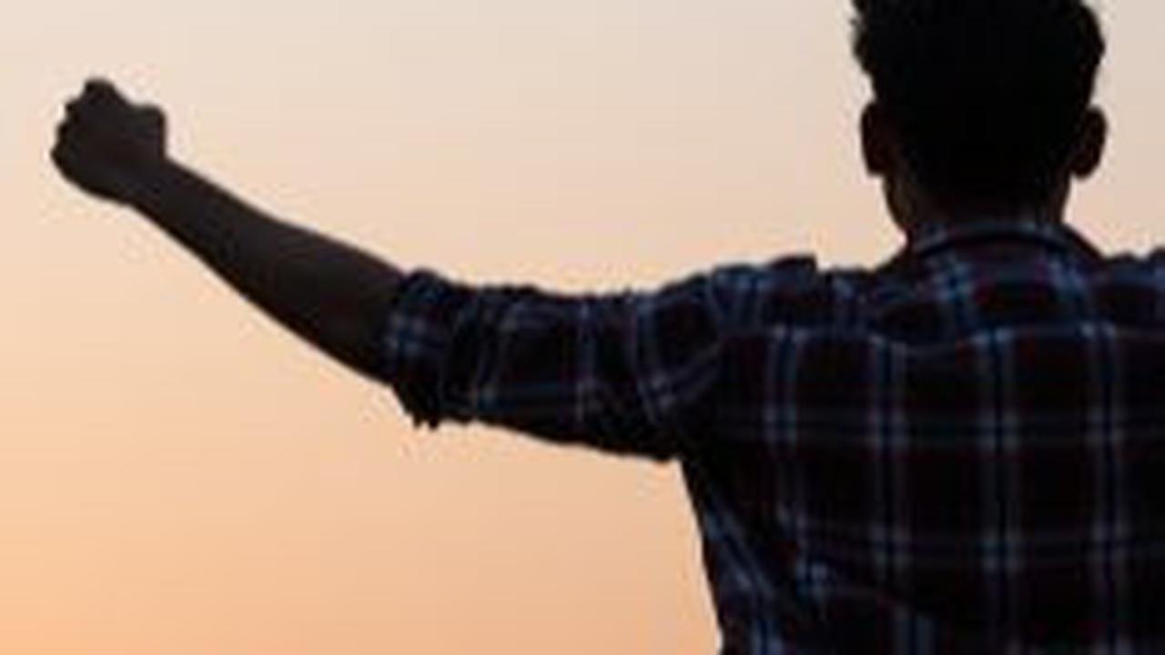 11. Success is going from failure to failure without losing your enthusiasm.<br>(Kesuksesan berubah dari kegagalan menjadi kegagalan tanpa kehilangan antusiasme.)<br>