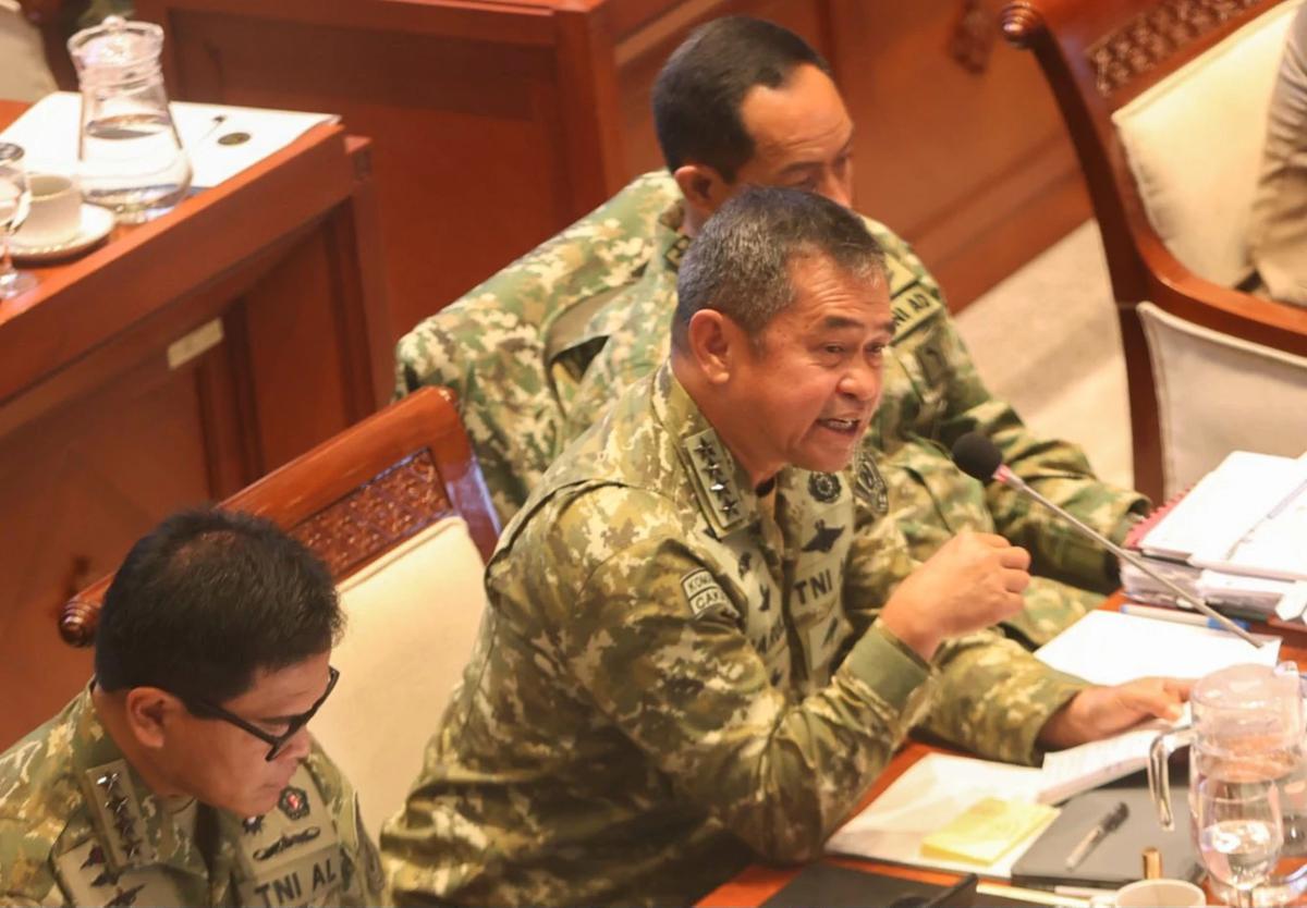 FOTO: Kasad Maruli Bahas Kesiapan Pertahanan Nasional di DPR