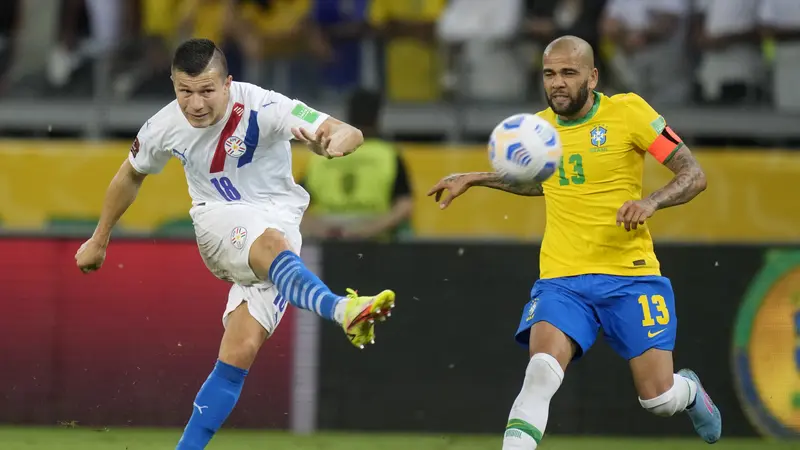 Brasil Bantai Paraguay 4-0