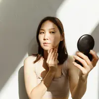 Menerapkan gaya hidup zero-waste dapat dimulai dari rutinitas kecantikan dengan mengurangi penggunaan produk sekali pakai dan lebih bijak dalam memilih kemasan. (Foto/Dok: Pexels)