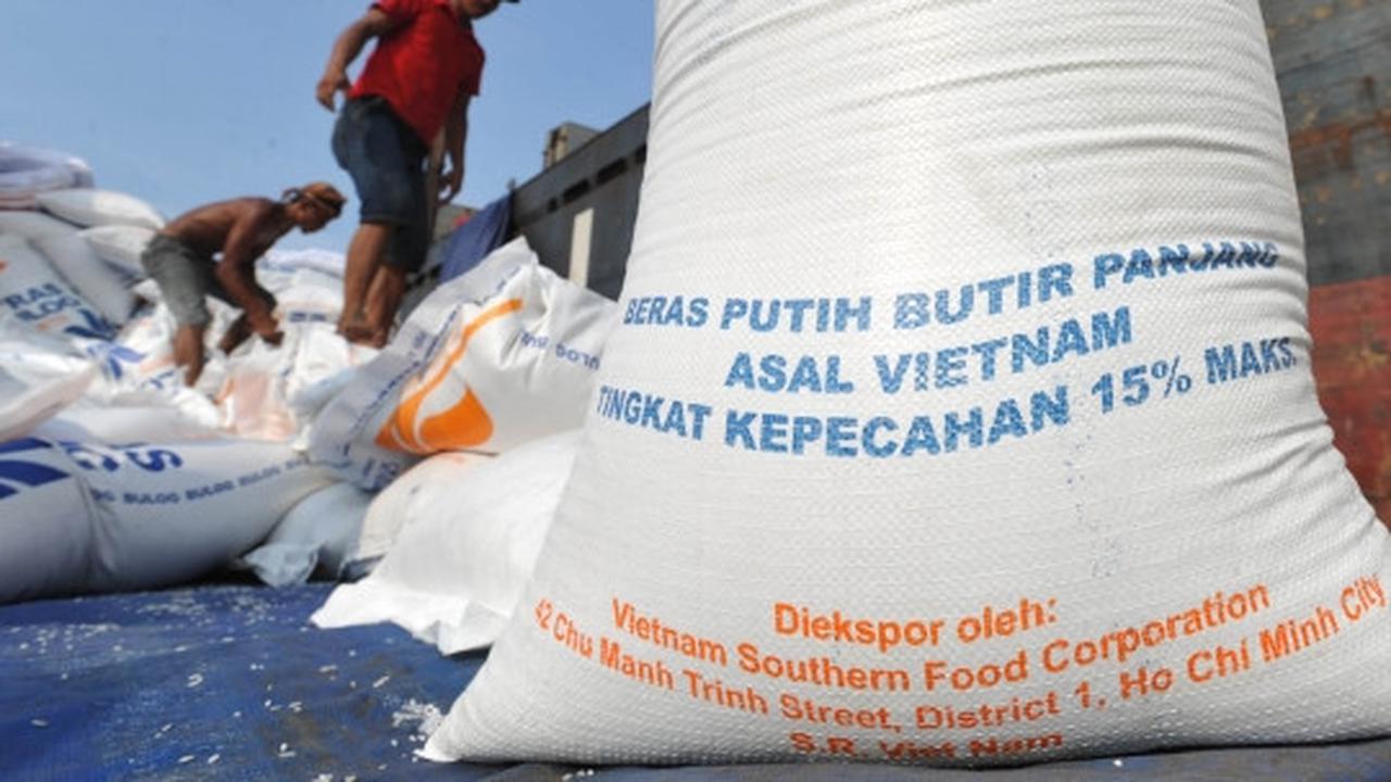 27 Ribu ton beras asal Vietnam tiba di Tanjung Priok
