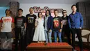 Viky Sianipar dan rekan-rekannya berpose saat acara jumpa pers di Toba Dream, Jakarta, (12/8). Dalam keterangnya tersebut sang Maestro lagu Batak Viky Sianipar dan CS akan melakukan keberangkatan menuju eropa lewat 5 Negara. (Liputan6.com/Helmi Afandi)