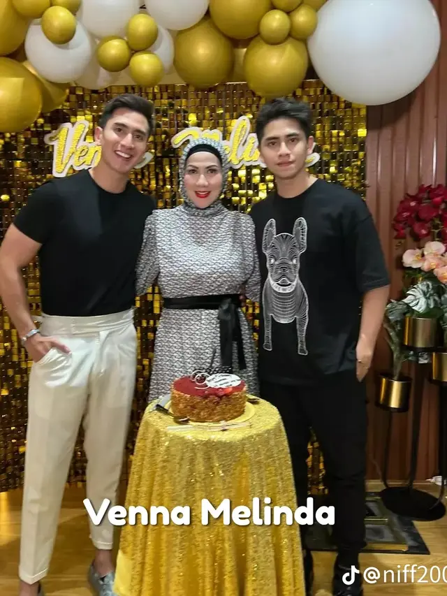 7 Potret Artis dan Seleb Cantik yang Punya Anak Bujang, Putra Sarah Azhari Bikin Salah Fokus
