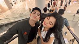 Dalam banyak momen, pemain film Dilan masih sering bertemu. Ada yang terekam kamera, dan ada yang tidak. Melihat Yoriko Angelina dan Omara Esteghlal temu kangen, penggemar Dilan juga berharap Iqbaal dan Vanesha juga bisa bertemu untuk obati rindu para penggemar. Disebut cocok, beberapa netizen bubuhkan celetukan berharapYoriko dan Omara berpacaran. (Liputan6.com/IG/@yorikooangln_)