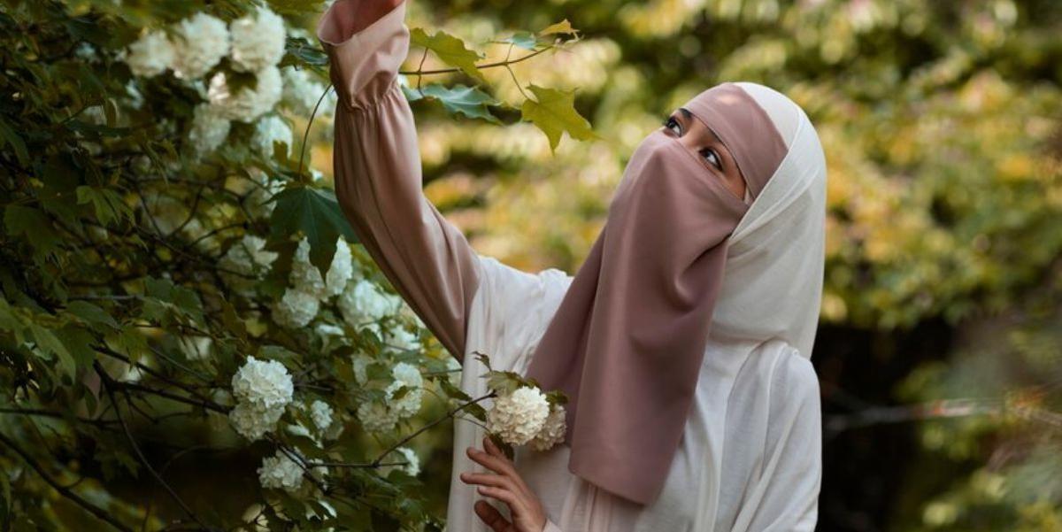 Ilustrasi Model Gamis Syar'i A-Line