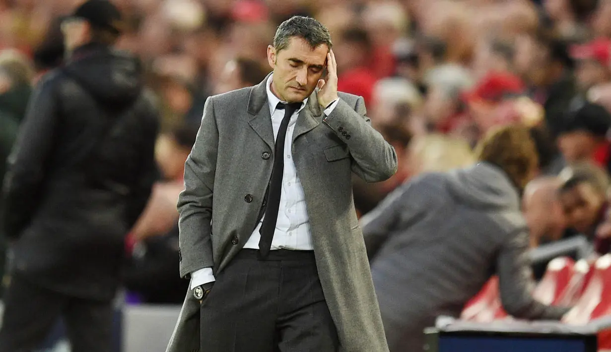 5. Ernesto Valverde (Barcelona) - Prestasi Valverde kala itu sebenarnya cukup baik. Ia berhasil memberikan titel La Liga dalam dua musim beruntun yaitu musim 2017/18 dan 2018/19. Namun kegagalan di kompetisi Benua Biru membuatnya dipecat. (AFP/Oli Scarff)