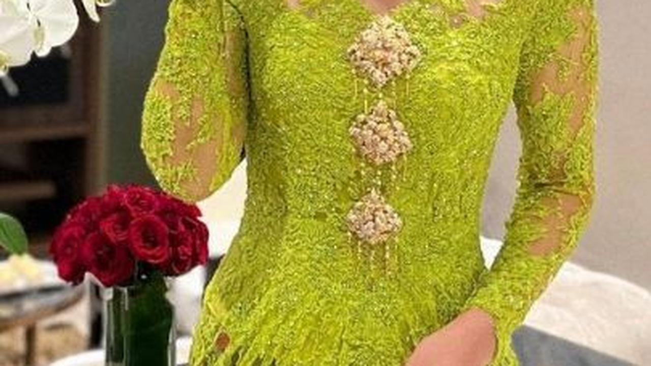 Wanita pemilik nama asli Erwinia Charita ini sendiri resmi menikah dengan Agung Budi Maryoto pada 20 November 2015.<br>