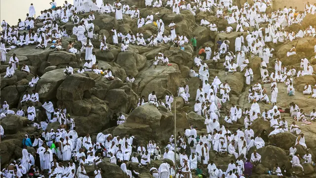 Ribuan Jemaah Haji Berkumpul di Jabal Rahma