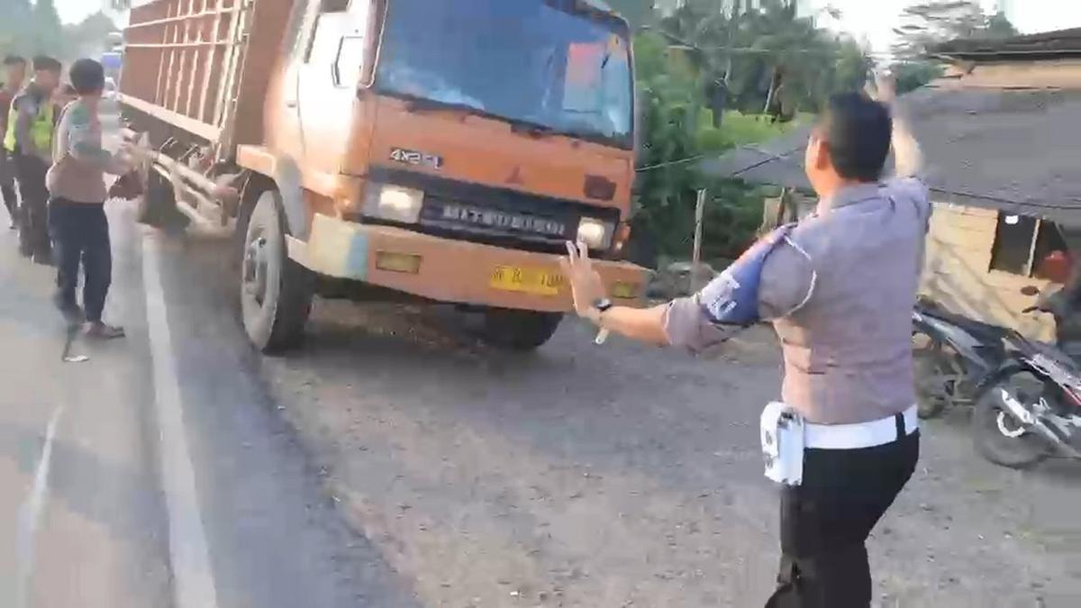 Cerita di Balik Video Viral Aksi Polisi Hentikan Truk Rem Blong