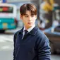 Cha Eun Woo berperan sebagai Jin Seo Won, seorang guru matematika sekolah menengah yang cerdas dan tampan yang takut pada anjing karena kejadian masa lalu. (Foto: MBC via Soompi)
