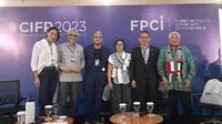 Ahli dalam CIFP 2023. Berurutan dari kanan adalah moderator, Dirjen Asia Pasifik dan Afrika Kemlu RI Abdul Kadir Jailani; Ketua Badan Kerja Sama Antar Parlemen DPR RI Dr. Fadli Zon; Ketua CDCC Prof. M. Din Syamsuddin, M.A., Ph.D.; Peneliti Senior BRIN Irine H, Gayatri, Ph.D.; Koordinator Program FPCI-Middle Power Studies Network Radityo Dharmaputra.