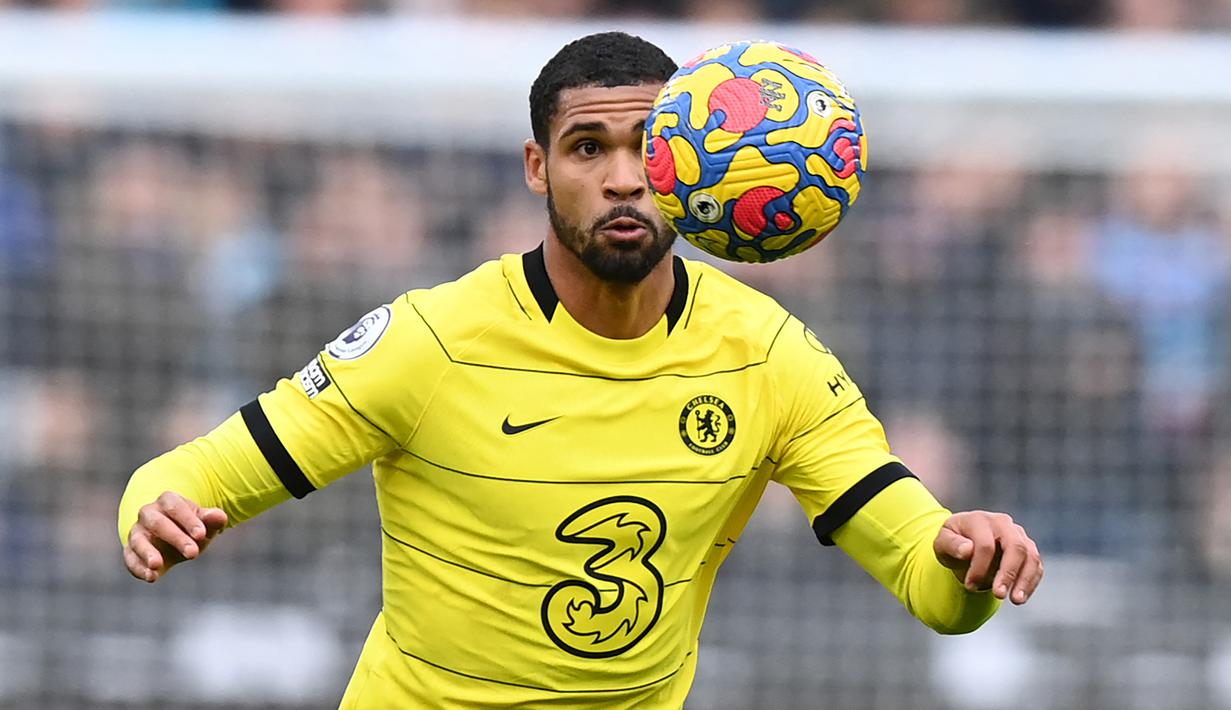 Ruben Loftus-Cheek. Gelandang serang Inggris berusia 25 tahun ini telah 8 musim memperkuat Chelsea sejak dipromosikan dari tim yunior pada awal musim 2014/2015. Sempat 2 musim dipinjamkan ke klub lain, ia total tampil 102 kali di semua ajang dengan torehan 12 gol dan 14 assist. (AFP/Glyn Kirk)