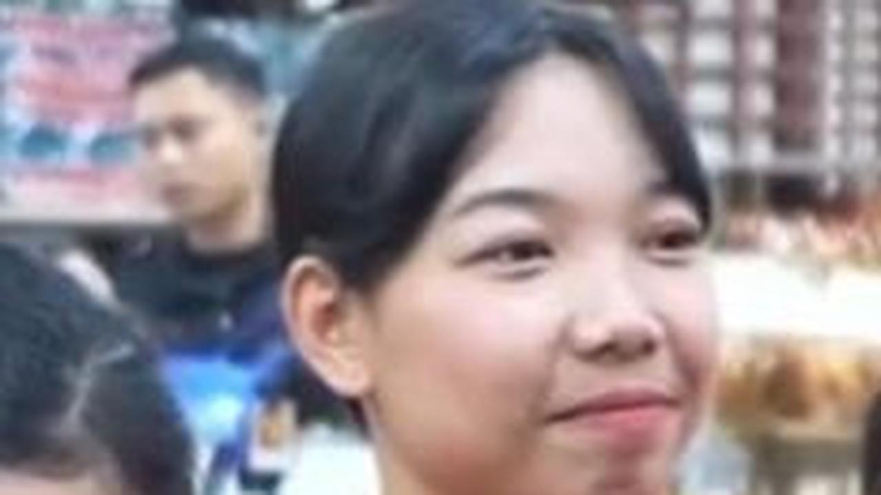 "Terima kasih Ajik, I love You," kata karyawan sambil tepuk tangan dan senyum bahagia.<br>