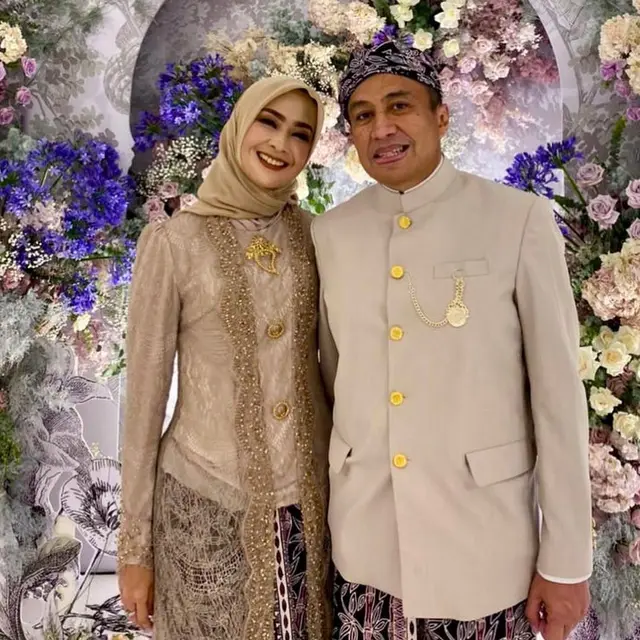 7 Model Baju Brokat Alya Rohali, Gaya Elegan Sang Ikon Wanita Anggun