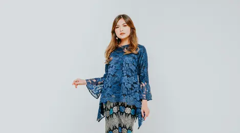 9 Jenis Kain Brokat Yang Bagus Buat Kebaya Bikin Momen Spesial Makin Tak Terlupakan Lifestyle Fimela Com