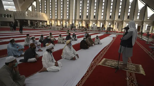 Melihat Umat Muslim Pakistan Itikaf di Bulan Ramadhan
