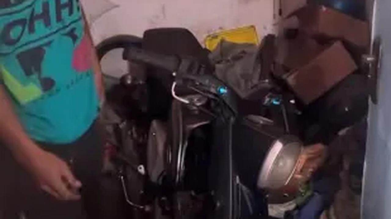 Dikandangkan di Ruang Kecil