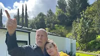 Bruce Willis dan sang anak, Rummer Willis. (Instagram/ rumerwillis)