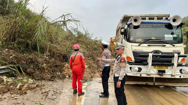 Longsor di Tol Bocimi KM 72, Arus Kendaraan ke Jakarta Dialihkan ke GT Cigombong