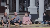 Warga RT 03 RW 58 dan 59 Purwosari, Sinduadi, Mlati, Sleman Daerah Istimewa Yogyakarta (DIY) menggelar pertemuan untuk kedatangan Presiden Joko Widodo (Jokowi) ke kampung mereka, Sabtu (15/10/2022) malam. Kedatangan Jokowi itu berkaitan dengan rencana pernikahan putra bungsunya, Kaesang Pangarep dengan Erina Gudono.