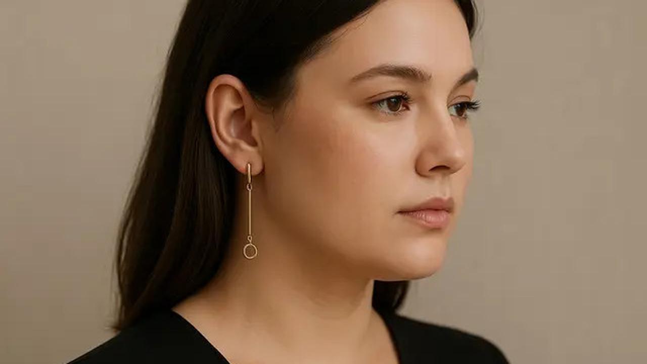 6 Pilihan Anting Emas Bulat Minimalis Modern, Percantik Penampilan Elegan Anda di 2025
