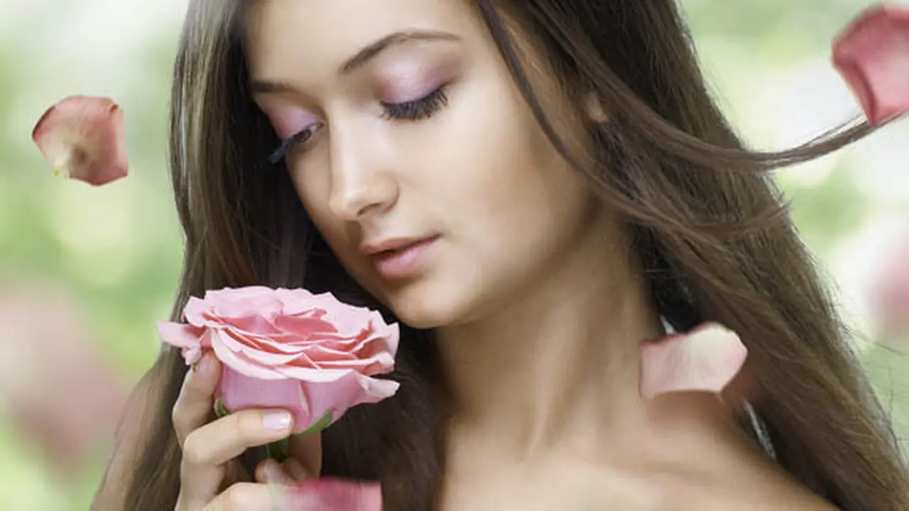 (C) shutterstock