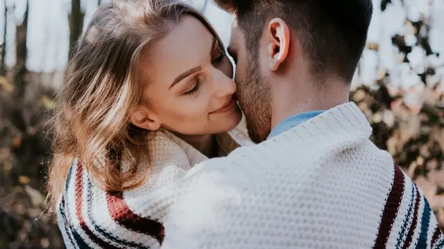 5 Sifat Cewek yang Bikin Cowok Jatuh Cinta dan Ingin Terus Bersama!