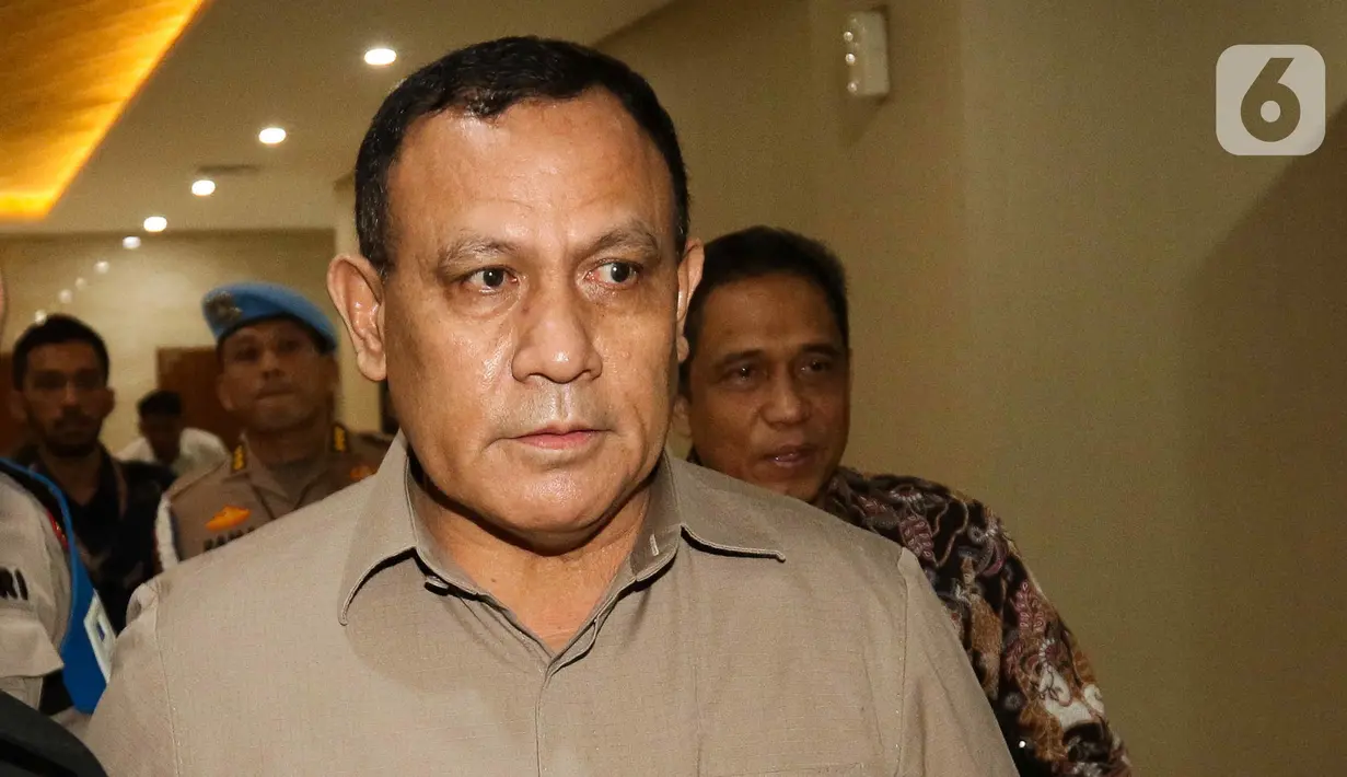 Ketua Komisi Pemberantasan Korupsi (KPK) nonaktif Firli Bahuri seusai menjalani pemeriksaan di Bareskrim Polri, Jakarta pada Rabu (27/12/2023). (Liputan6.com/Faizal Fanani)