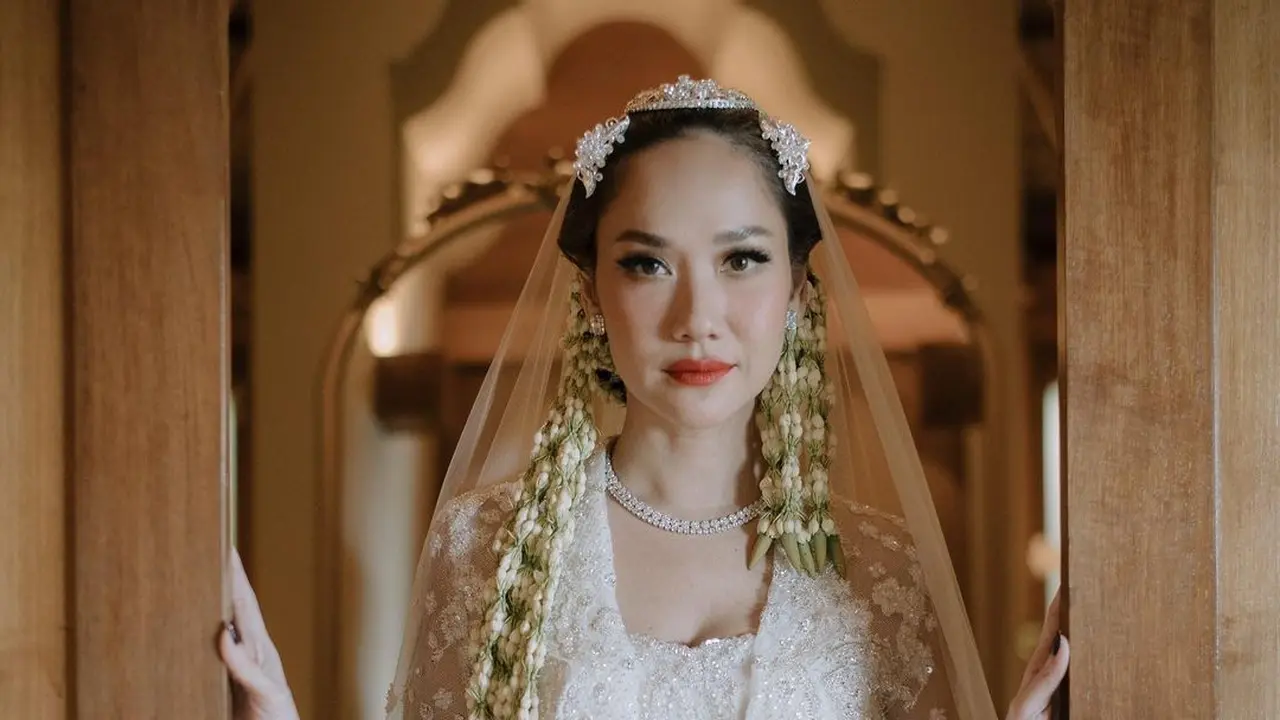 8 Busana Pilihan Bunga Citra Lestari dari Akad Nikah sampai After Party, Elegan Serba Putih