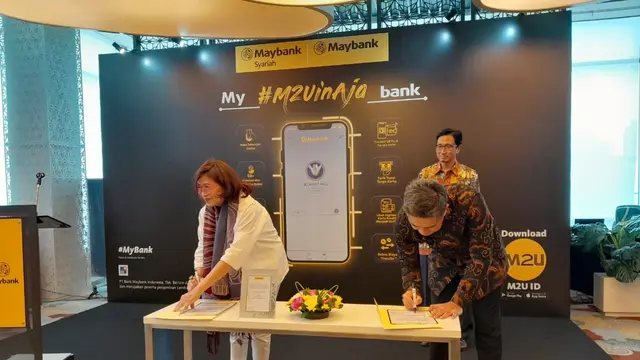 penandatanganan perjanjian lisensi soundtrack lagu Naik -naik ke Puncak Gunung untuk iklan baru Maybank di kawasan Gelora Bung Karno, Jakarta pada Selasa (14/11/2023).