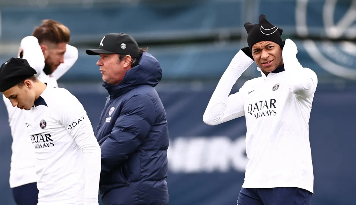 Pertandingan Liga Prancis antara PSG vs Lens di Parc des Princes, Sabtu, 15 April 2023, malam waktu setempat atau Minggu, 16 April 2023 dini hari WIB. (Photo by Anne-Christine POUJOULAT / AFP)