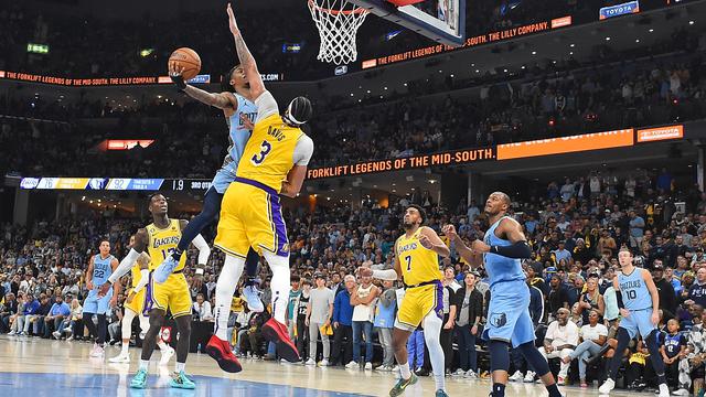 Ja Morant menerobos pertahanan Lakers