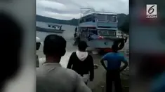KM Roma Parsaulian alami putus kemudi di Danau Toba. Berkat bantuan Basarnas, para penumpang berhasil dievakuasi.