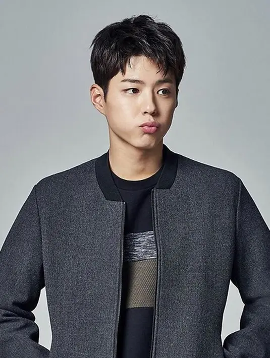 Pemeran “Moonlight Drawn by Clouds” ini akan menyapa penggemarnya di Jakarta dan bertempat di Kota Kasablanka pada Januari 2017 mendatang. (Instagram/parkbOgum)