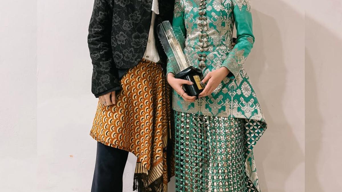 Raih Gelar Pemeran Utama Perempuan Terbaik, Sheila Dara Tampil Memukau dengan Songket Bali di FFI 2025