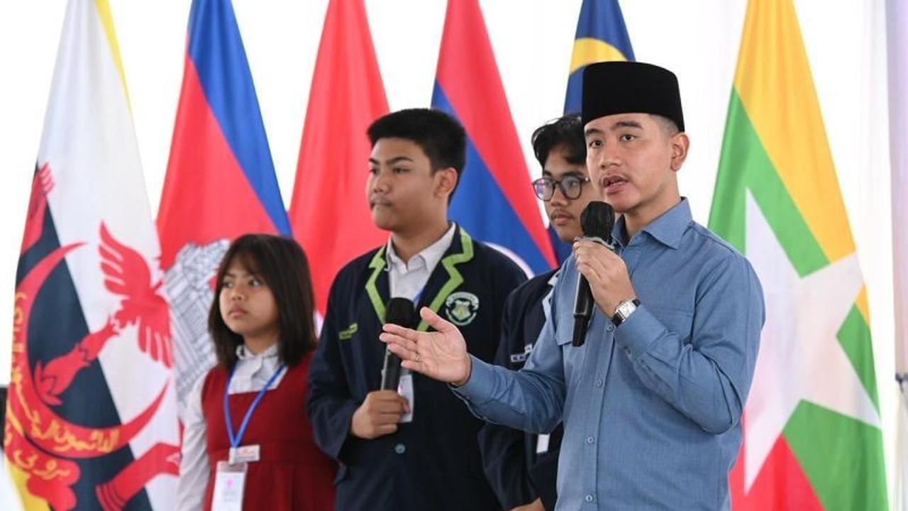 VP Gibran Dorong Guru dan Orang Tua Kuasai AI di Era Digital