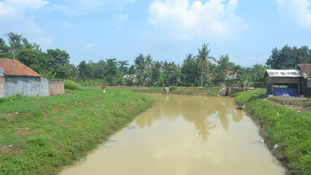 Normalisasi Sungai Cibogo, Anak Sungai Cibeureum, Sdiareja, Cilacap. (Foto: Liputan6.com/Muhamad Ridlo)