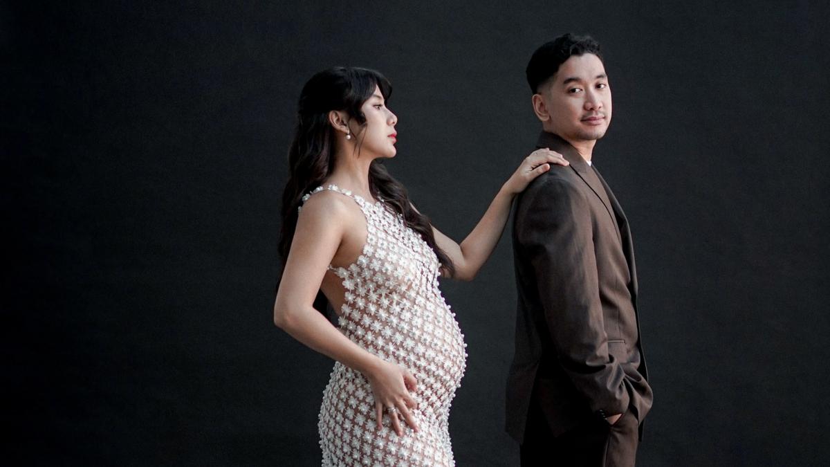 Potret Adinda Thomas Cantik Pamer Baby Bump di Maternity Shoot Terbaru