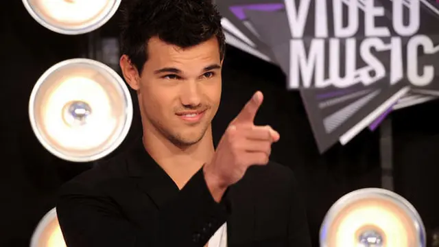 taylor-lautner-1-121203-logo.jpg