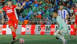 Semen Padang vs Persib Bandung di BRI Super League 2025/2026. (X Semen Padang)