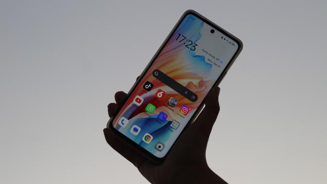 Review Oppo A58. (Liputan6.com/M. Labib Fairuz Ibad)