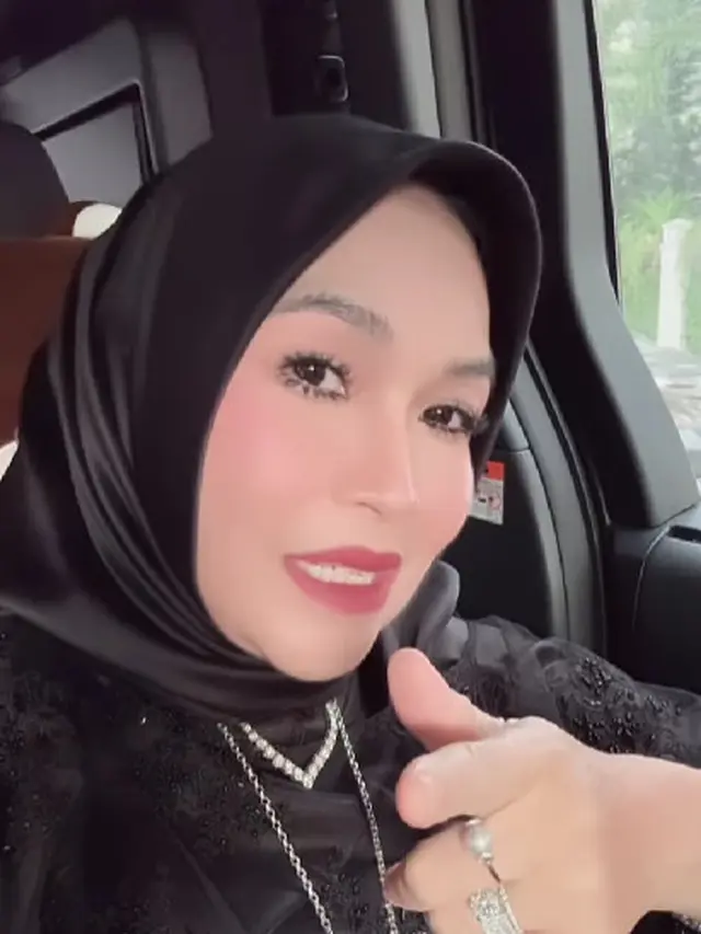 Model Perhiasan ala Ibunda Ayu Ting Ting (Foto: Instagram @mom_ayting92)