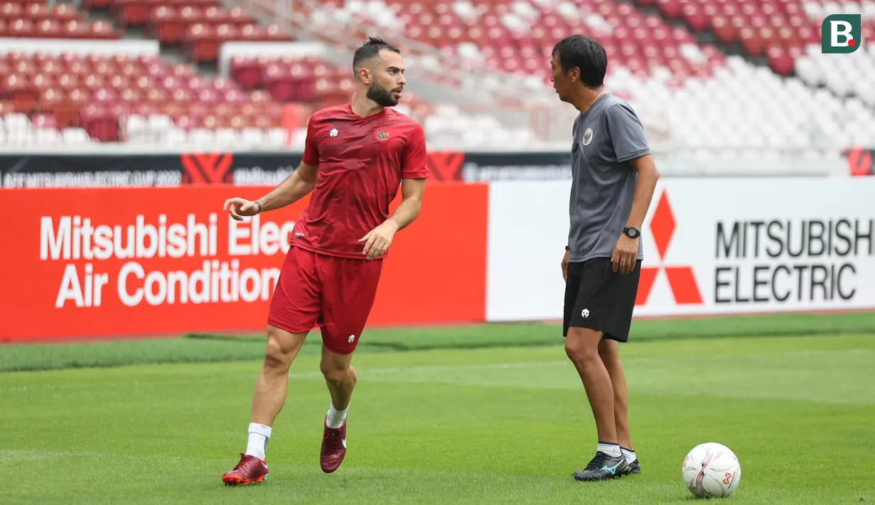Sesi latihan terakhir Timnas Indonesia jelang hadapi Kamboja di laga perdana Piala AFF 2022 diikuti oleh seluruh 23 pemain yang terpilih masuk skuad Timnas Garuda, termasuk Jordy Amat yang baru saja selesai melewati proses naturalisasi. (Bola.com/Bagaskara Lazuardi)