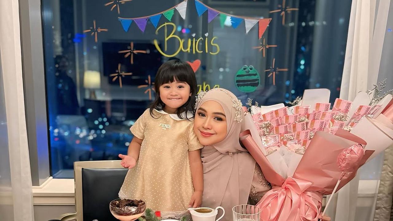 Quality Time Berdua, Ria Ricis Pilih Dinner Romantis Hanya dengan Moana