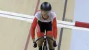 Pesepeda Indonesia, Chrismonita Dwi Putri, memacu kecepatan pada nomor 500 meter Time Trial saat Asian Track Championship 2019 di Jakarta International Veledrome, Jakarta, Kamis (10/1). Chrismonita berhasil meraih perunggu. (Bola.com/Yoppy Renato)