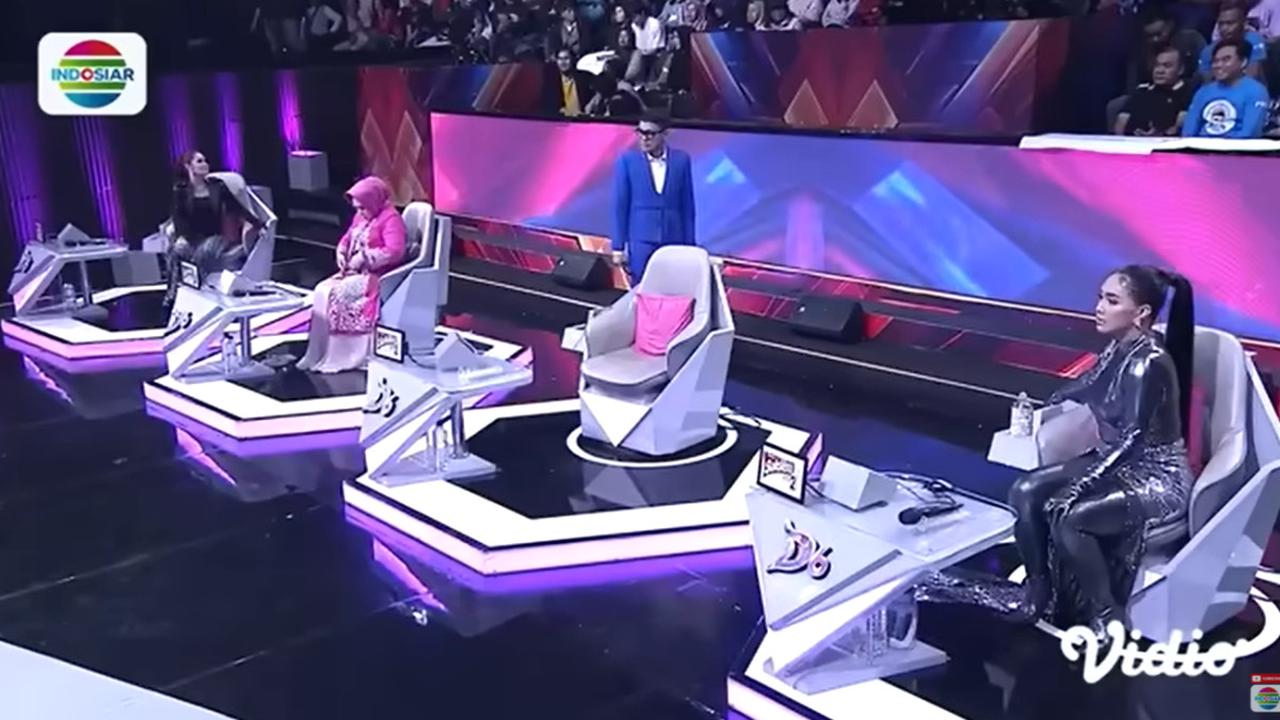 Denada mengaku ingin mendaftar menjadi Owan Lovers. Dia bahkan mengaku ingin menjadi ketuanya.<br>